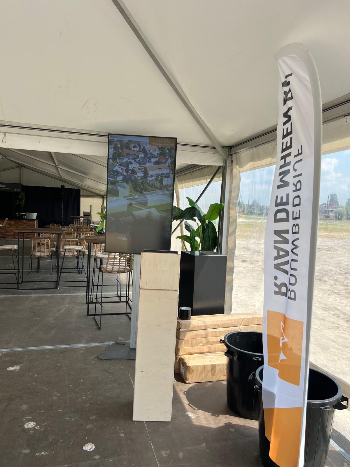 Interactieve naambeleving tijdens bouwopeningen voor Van de Mheen - Welkoms scherm